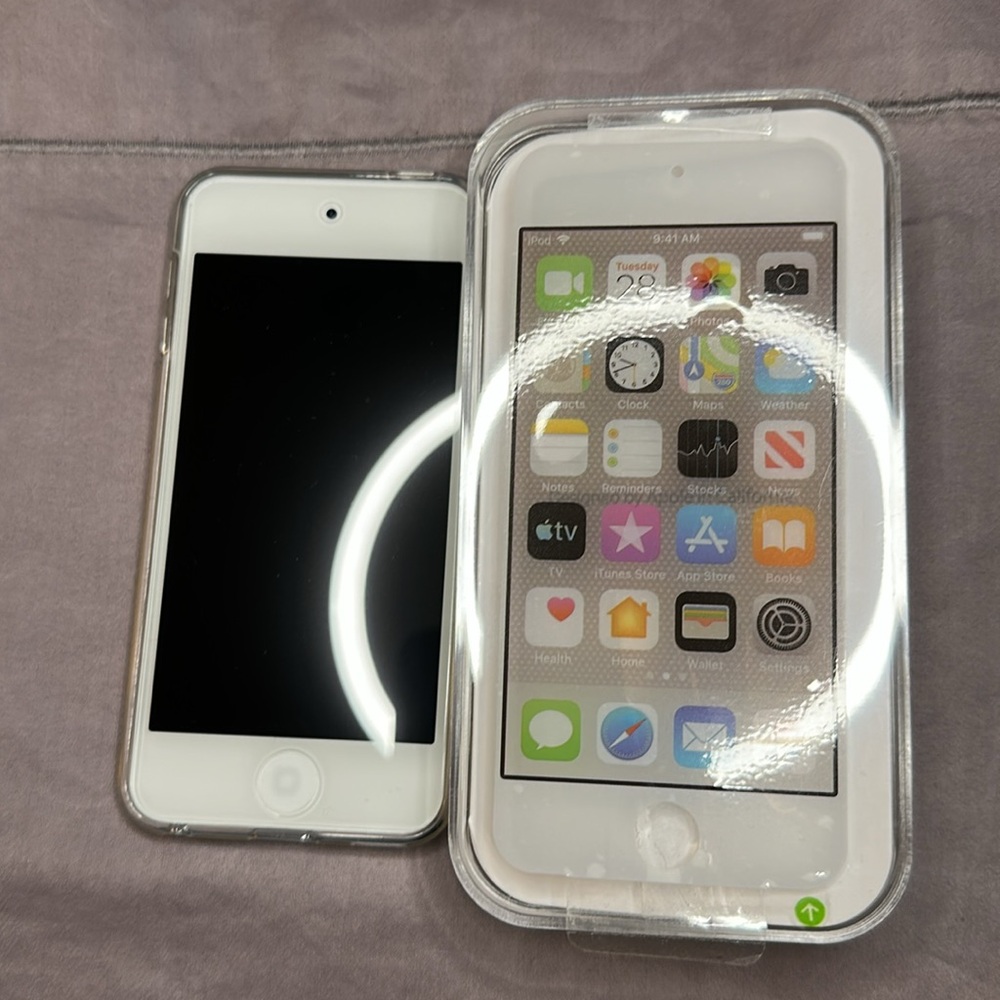 Apple iPod Touch 6th Generation - White - Picture 9 of 9